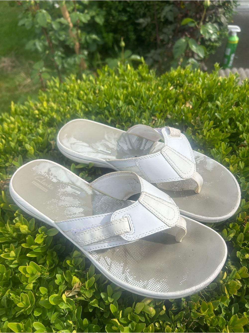 Clarks Breeze Sea Women’s White Leather Flip~Flop Silver Size 11